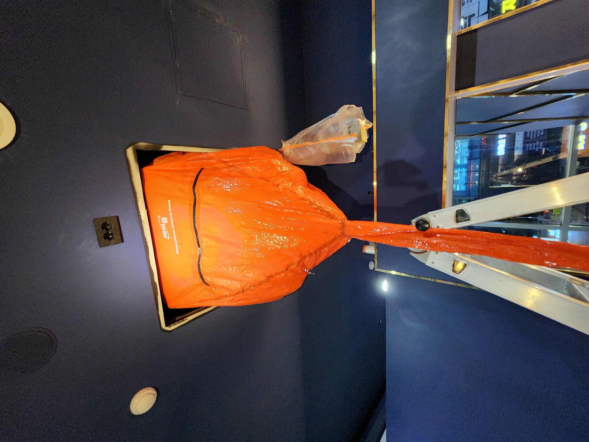 에어컨 청소 작업