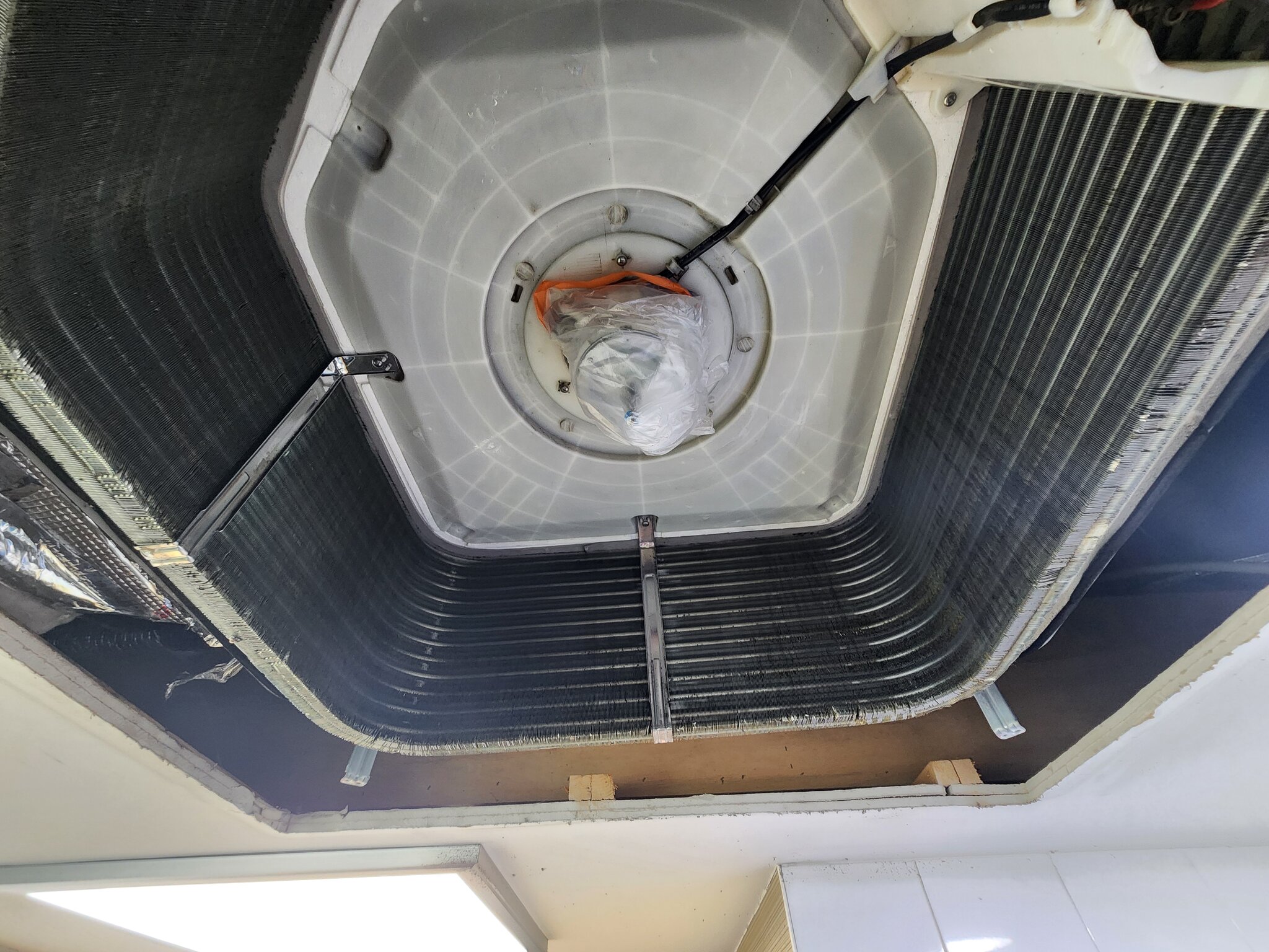 에어컨 청소 작업