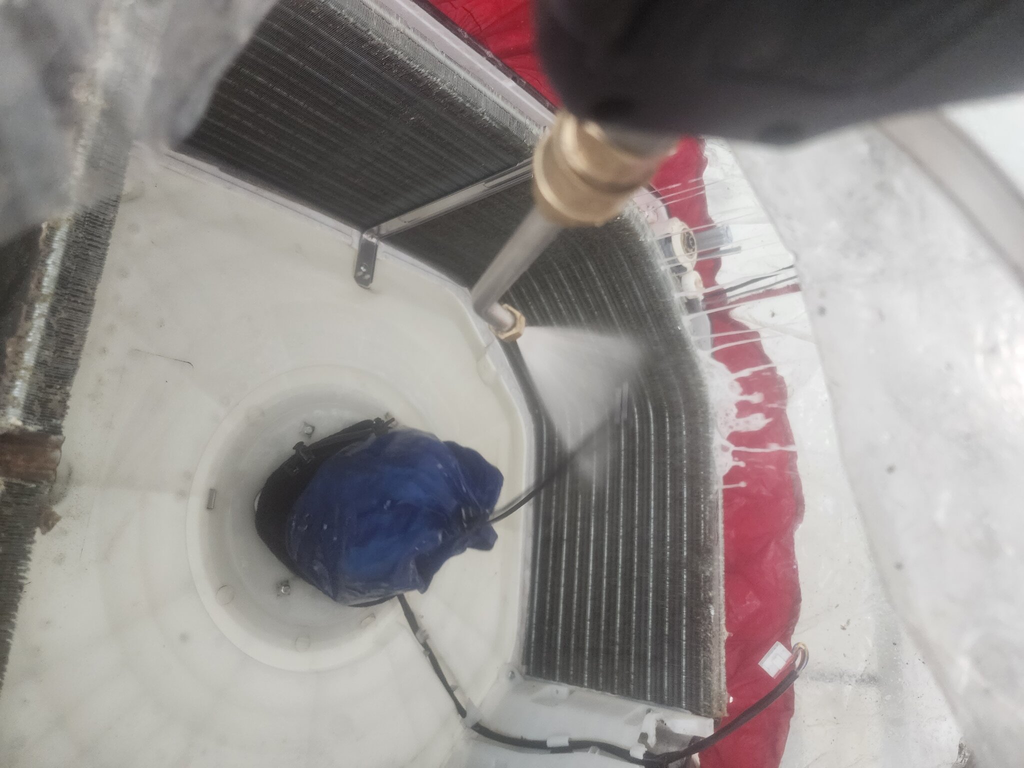 에어컨 청소 작업