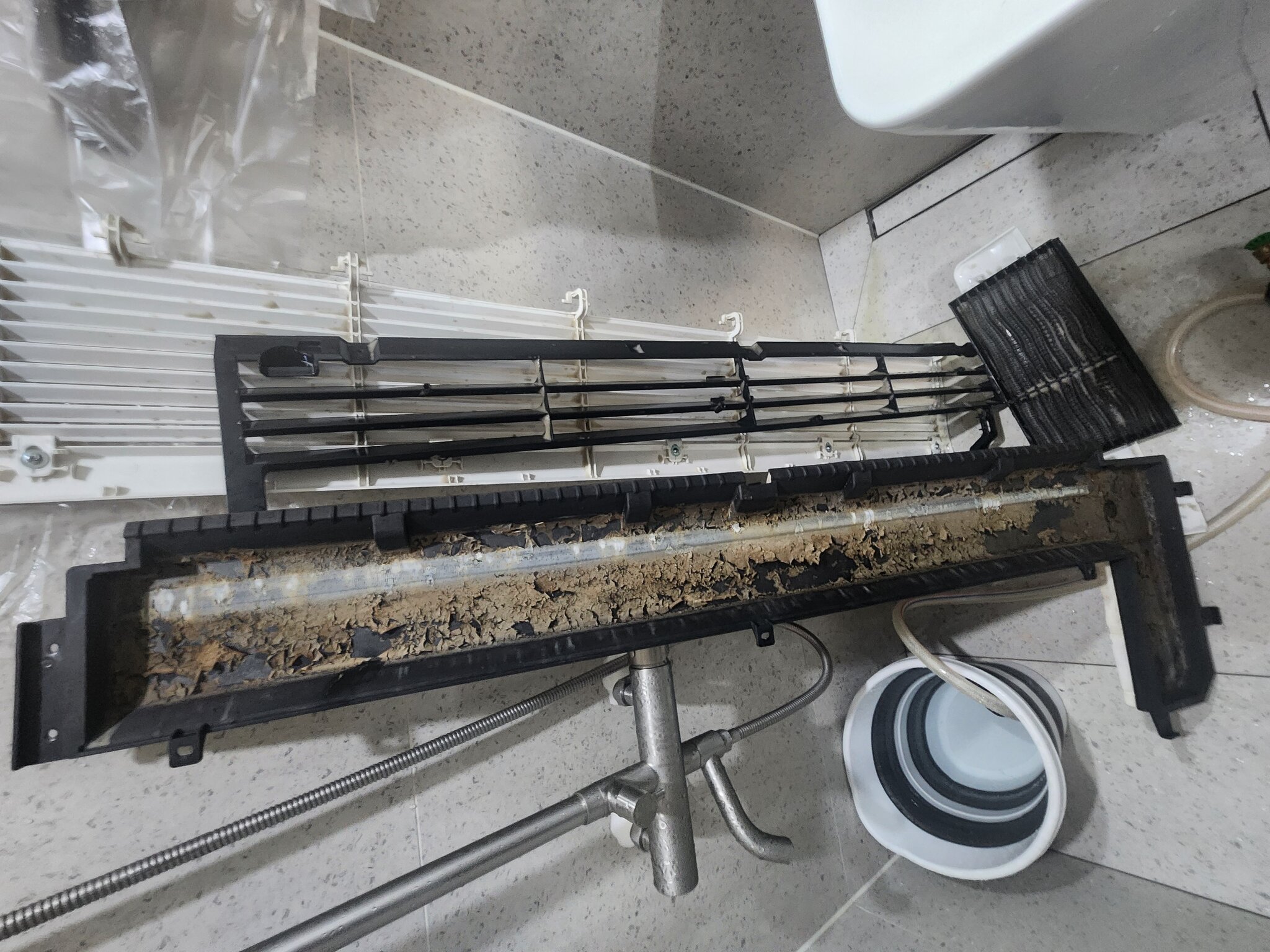 에어컨 청소 작업