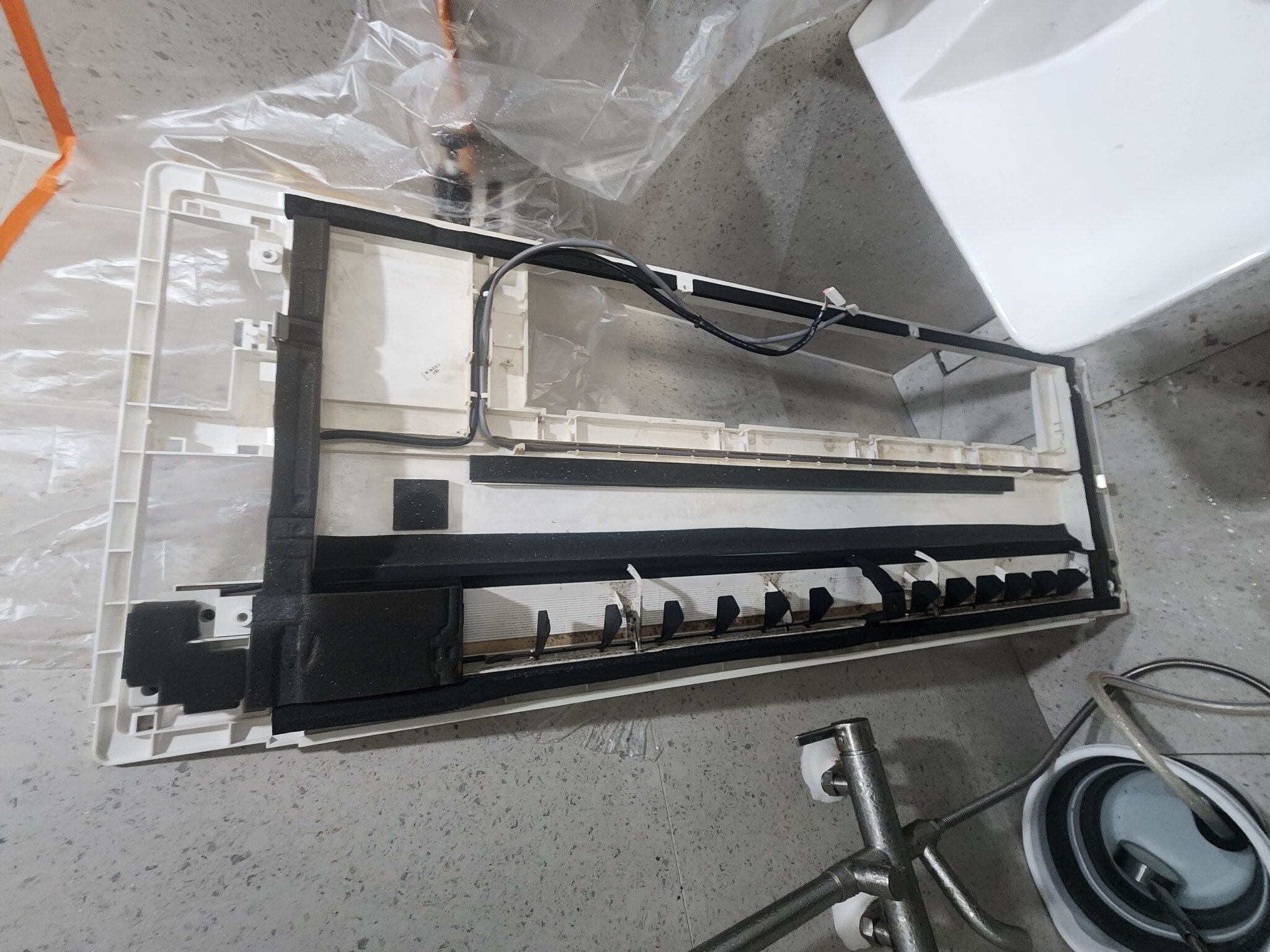 에어컨 청소 작업