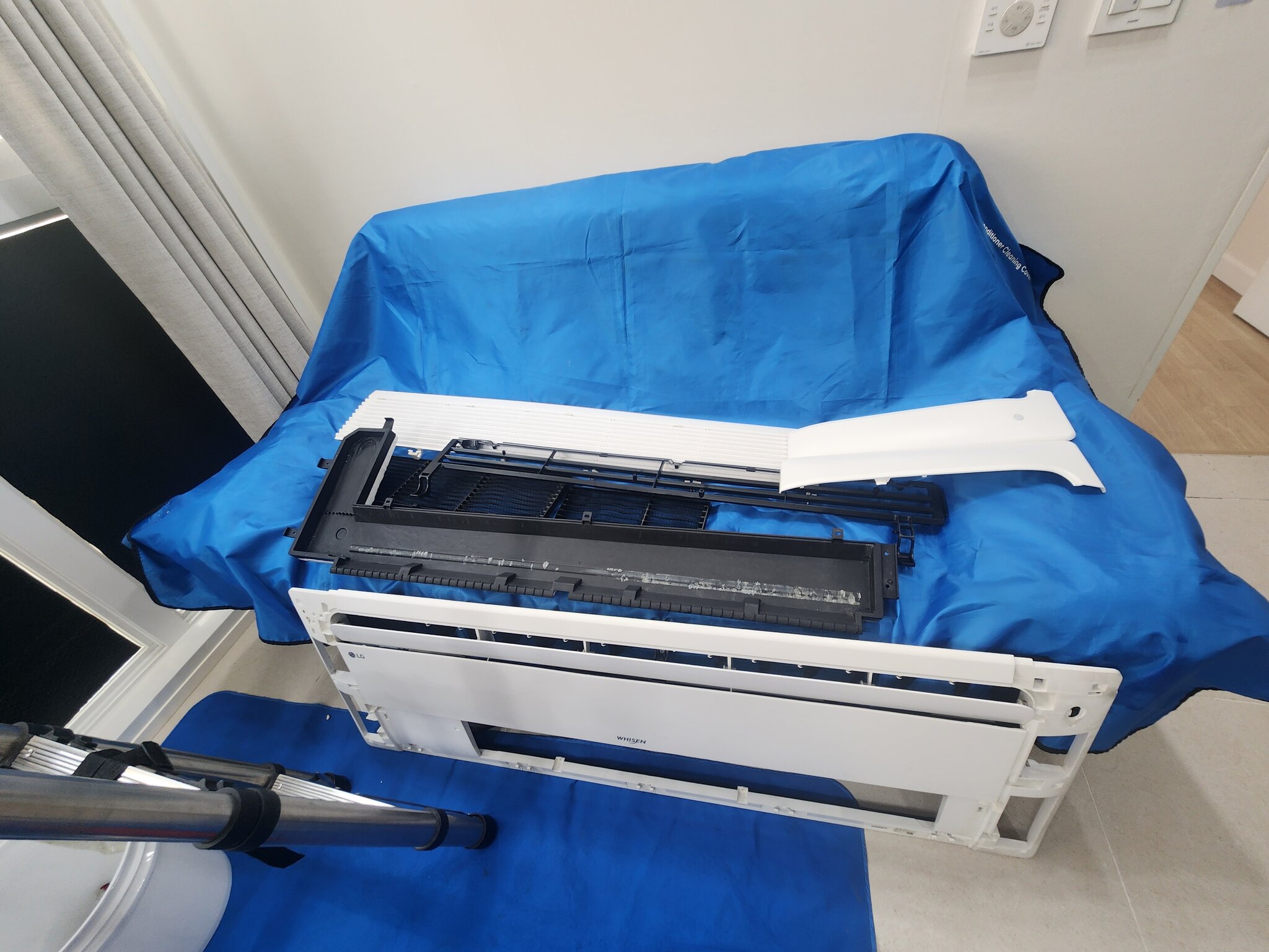 에어컨 청소 작업