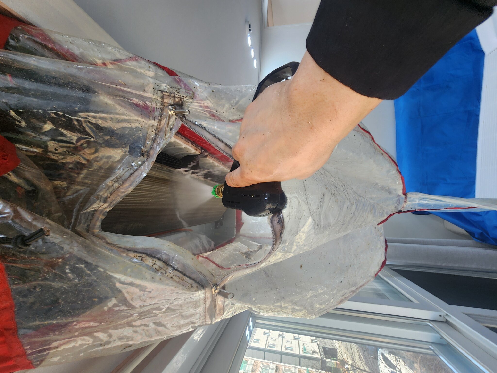 에어컨 청소 작업