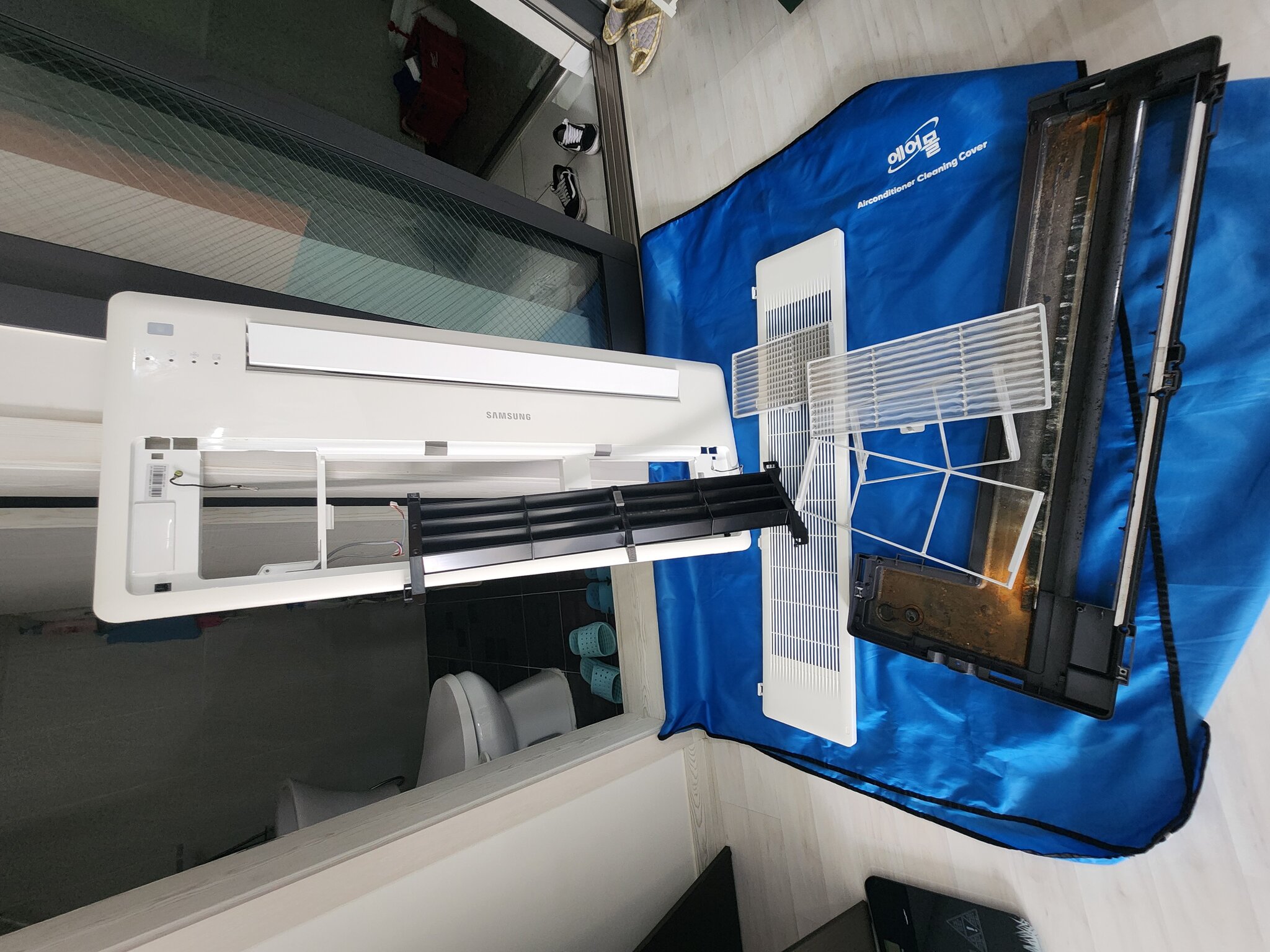 에어컨 청소 작업