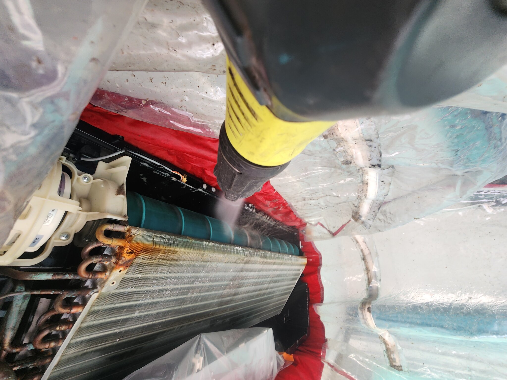 에어컨 청소 작업