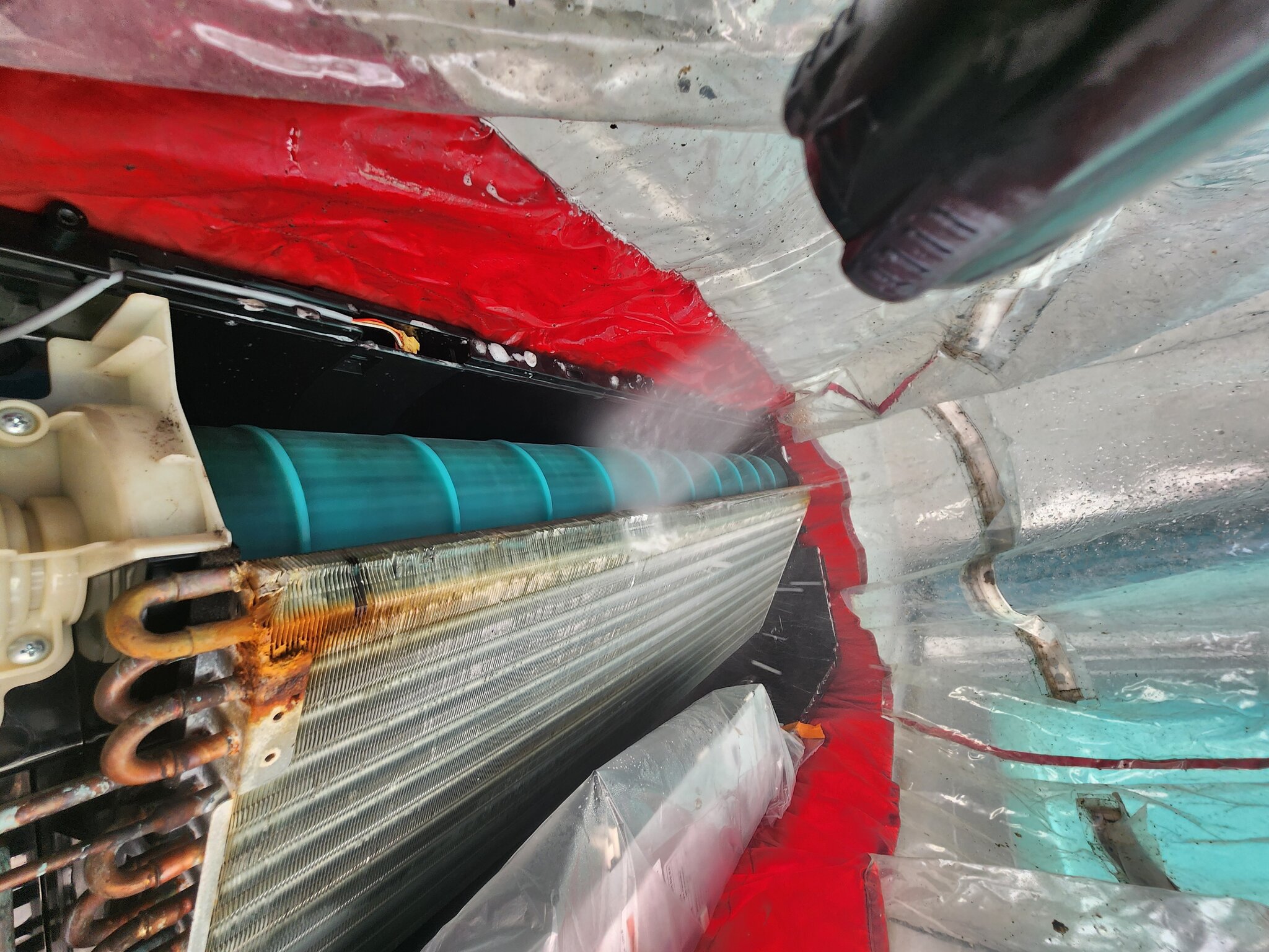 에어컨 청소 작업