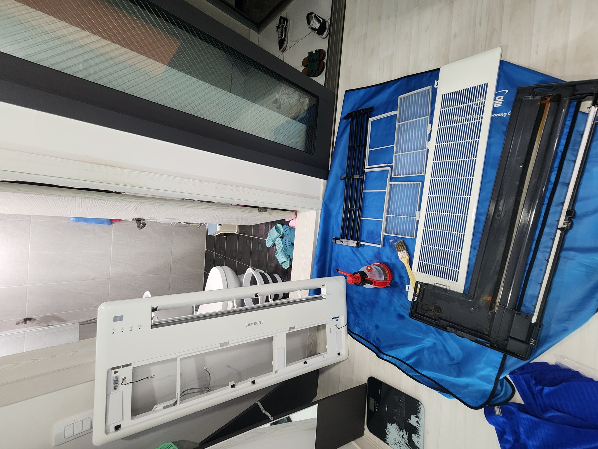 에어컨 청소 작업