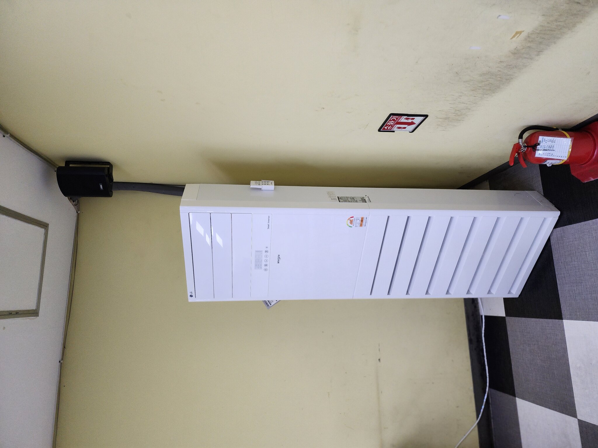 에어컨 설치 작업