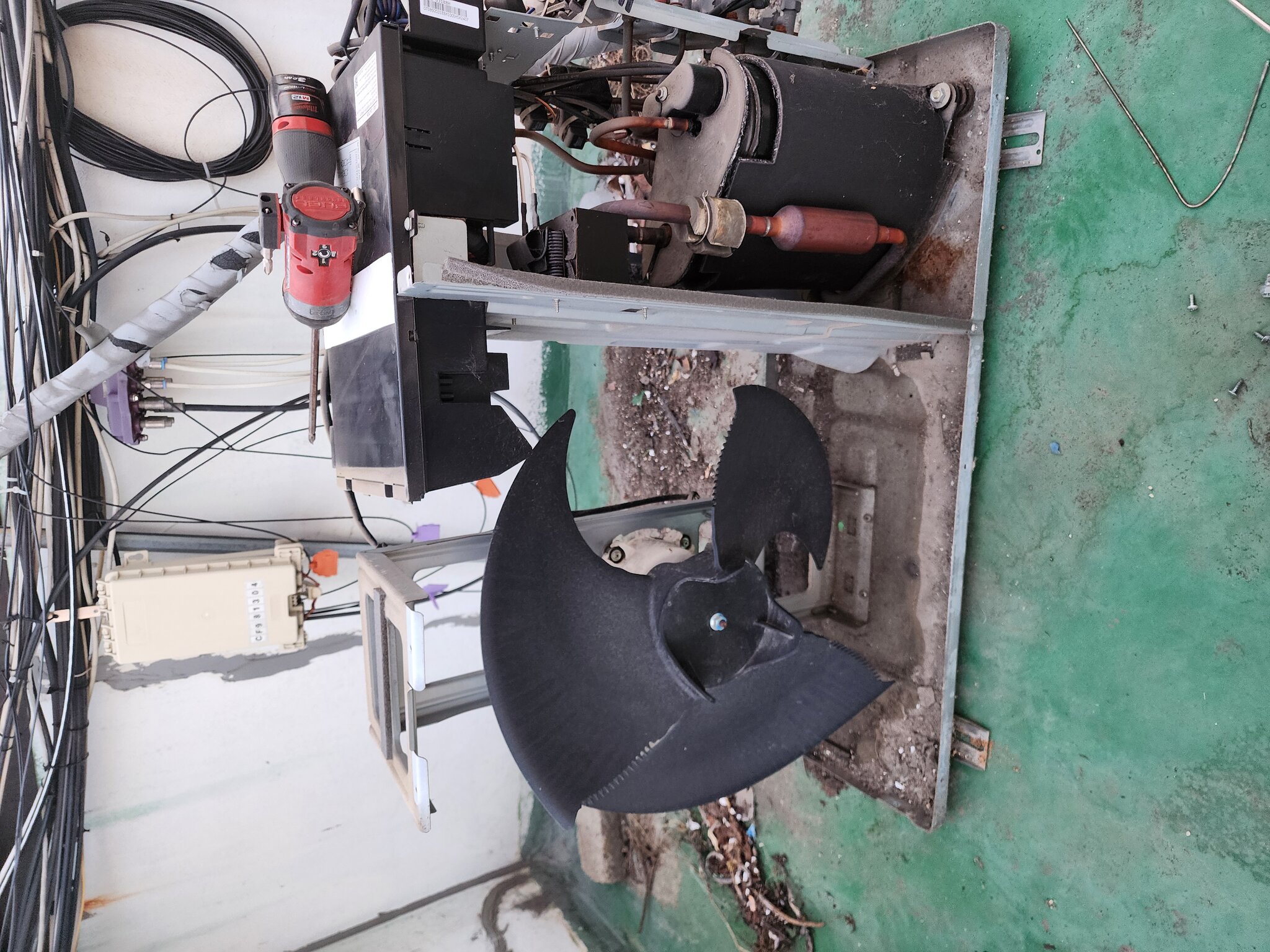 에어컨 수리 작업